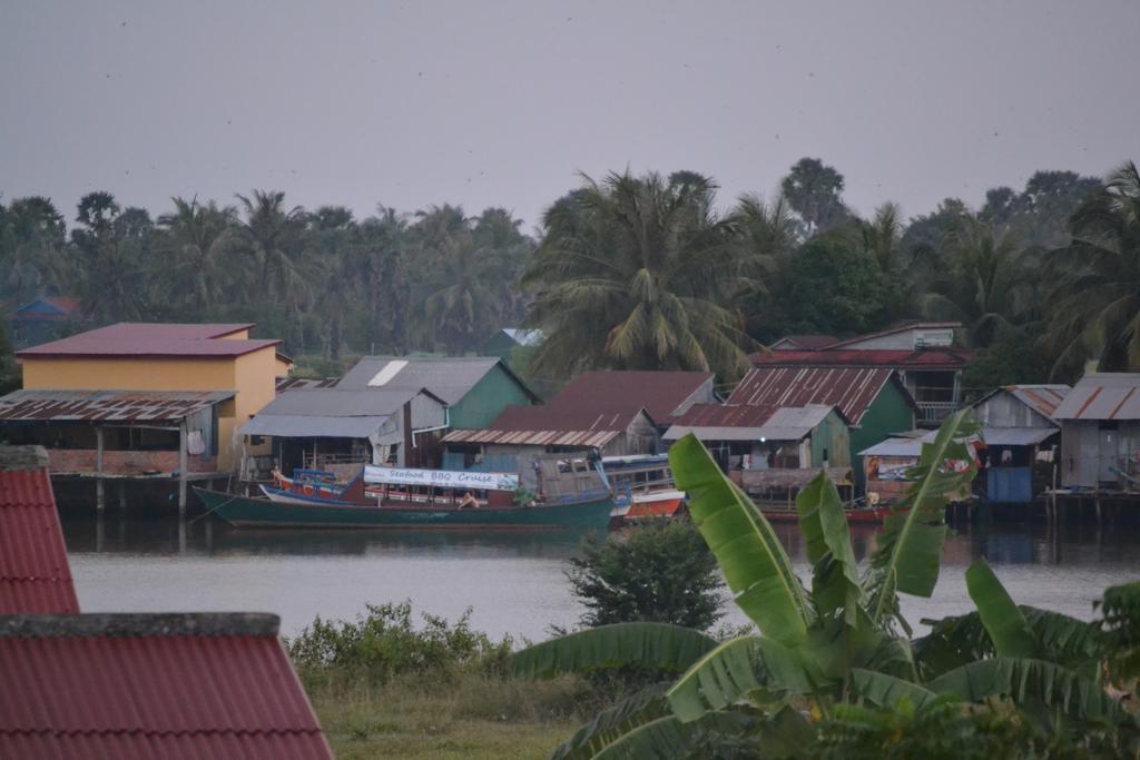 Hotel Kampot Manor Extérieur photo