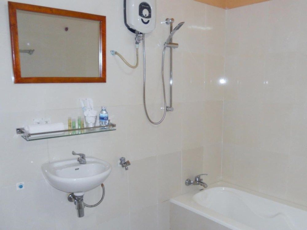 Hotel Kampot Manor Extérieur photo