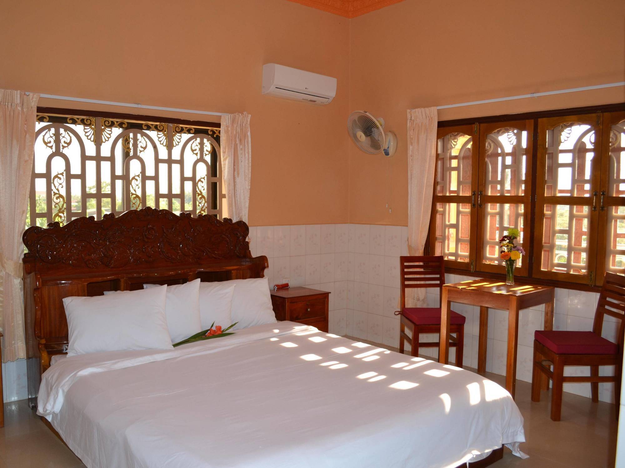 Hotel Kampot Manor Extérieur photo